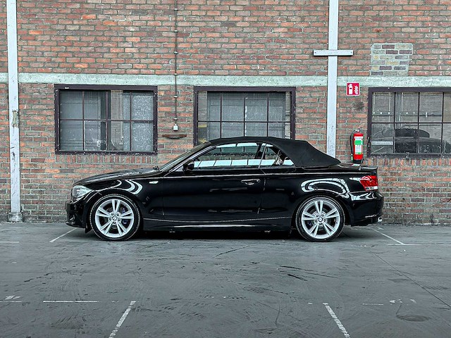 Bmw 118i cabrio high executive 1-serie 143pk 2011, l-752-xs - afbeelding 2 van  25