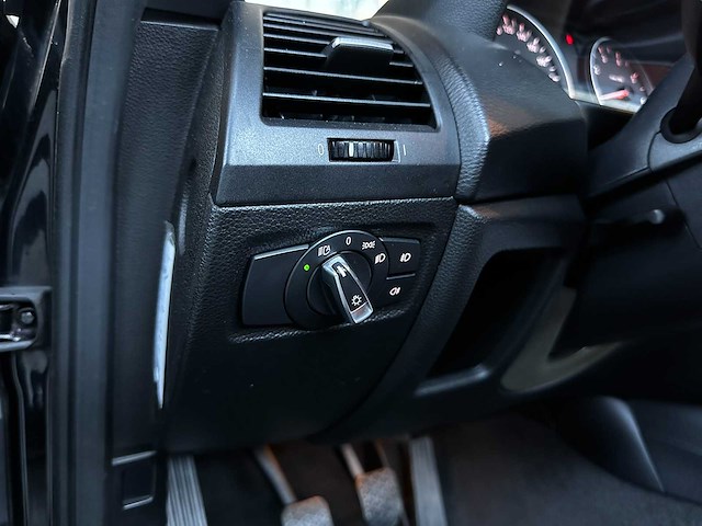 Bmw 118i cabrio high executive 1-serie 143pk 2011, l-752-xs - afbeelding 32 van  38