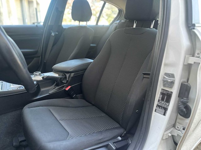 Bmw 118i corporate lease executive 1-serie 136pk 2017 (origineel-nl) automaat, pt-576-p - afbeelding 33 van  42