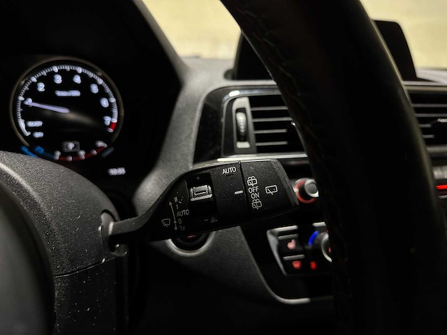 Bmw 118i edition m sport shadow high executive 1-serie 134pk 2019, p-613-rt - afbeelding 17 van  35