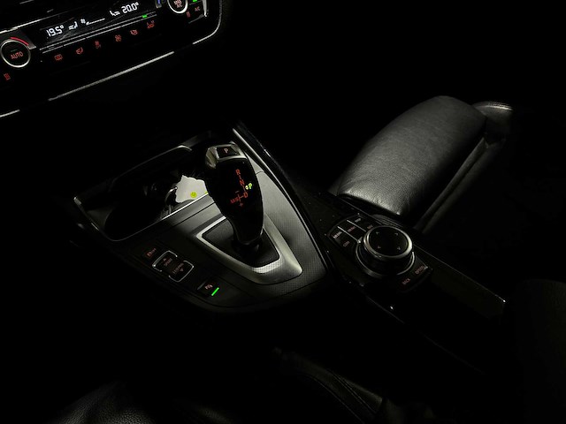 Bmw 118i edition m sport shadow high executive 1-serie 134pk 2019, p-613-rt - afbeelding 19 van  35