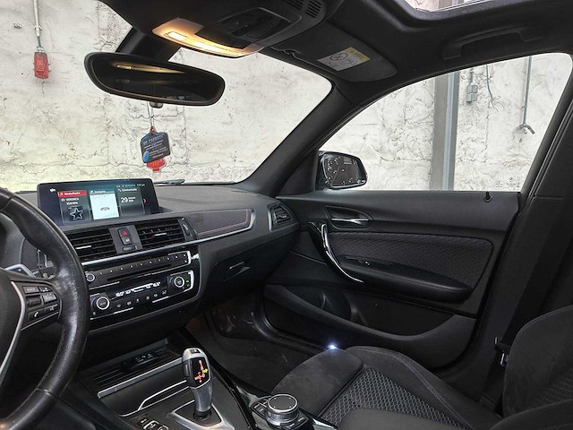 Bmw 118i executive 1-serie 136pk 2018, sr-255-z - afbeelding 18 van  39