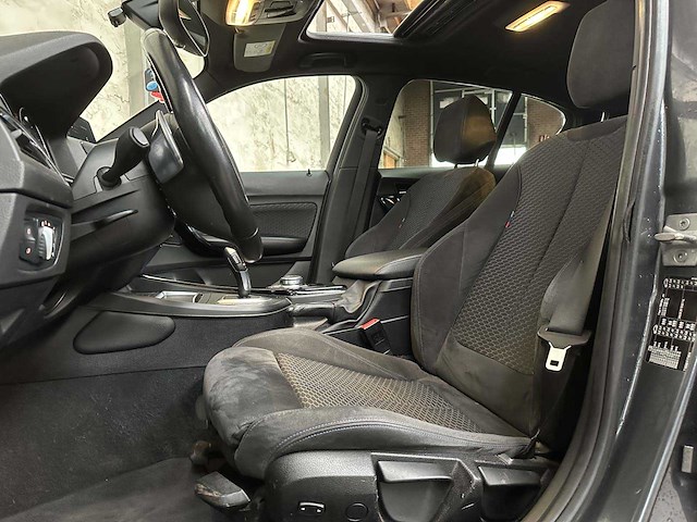 Bmw 118i executive 1-serie 136pk 2018, sr-255-z - afbeelding 30 van  39