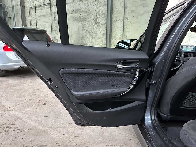 Bmw 118i executive 1-serie 136pk 2018, sr-255-z - afbeelding 31 van  39