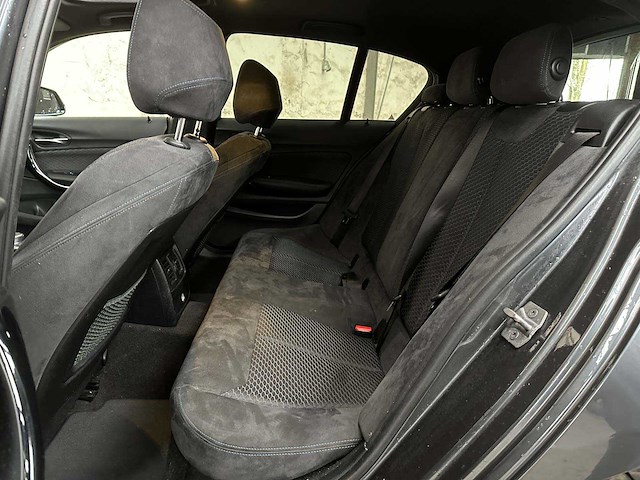 Bmw 118i executive 1-serie 136pk 2018, sr-255-z - afbeelding 32 van  39