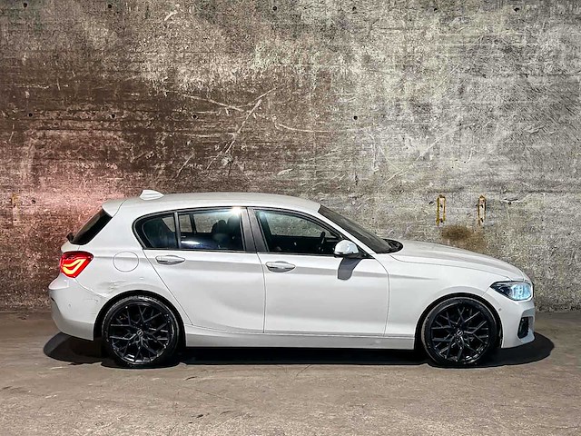 Bmw 120i edition m sport shadow high executive 1-serie 184pk 2018 (automaat), l-715-tz - afbeelding 9 van  38