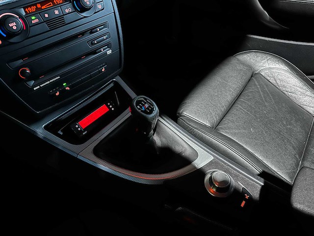 Bmw 130i introduction m-sport 3.0 6-cilinder in-lijn 265pk 2005 1-serie, 50-th-rd youngtimers - afbeelding 19 van  45