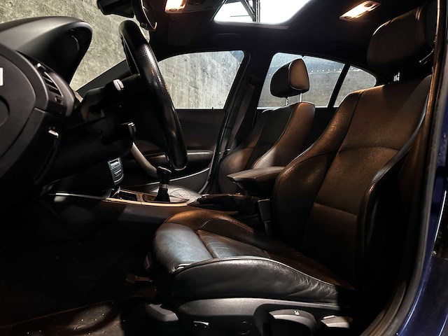 Bmw 130i introduction m-sport 3.0 6-cilinder in-lijn 265pk 2005 1-serie, 50-th-rd youngtimers - afbeelding 25 van  45