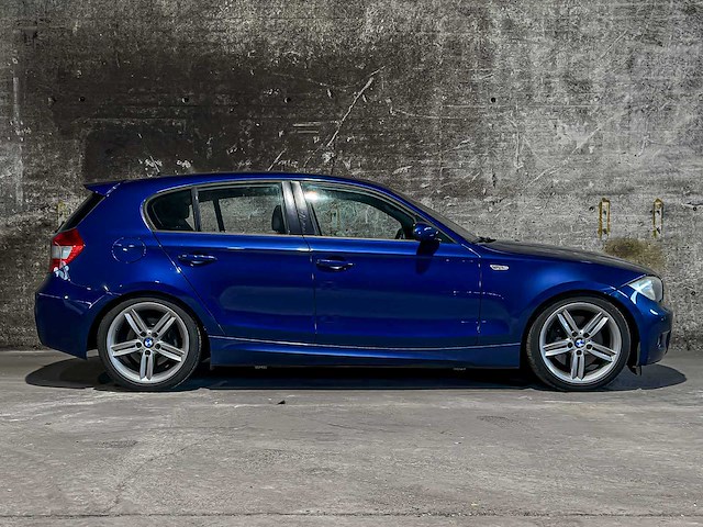 Bmw 130i introduction m-sport 3.0 6-cilinder in-lijn 265pk 2005 1-serie, 50-th-rd youngtimers - afbeelding 45 van  45