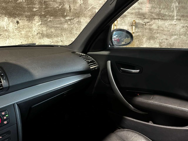 Bmw 130i introduction m-sport 3.0 6-cilinder in-lijn 265pk 2005 1-serie, 50-th-rd youngtimers - afbeelding 22 van  45