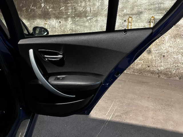 Bmw 130i introduction m-sport 3.0 6-cilinder in-lijn 265pk 2005 1-serie, 50-th-rd youngtimers - afbeelding 30 van  45