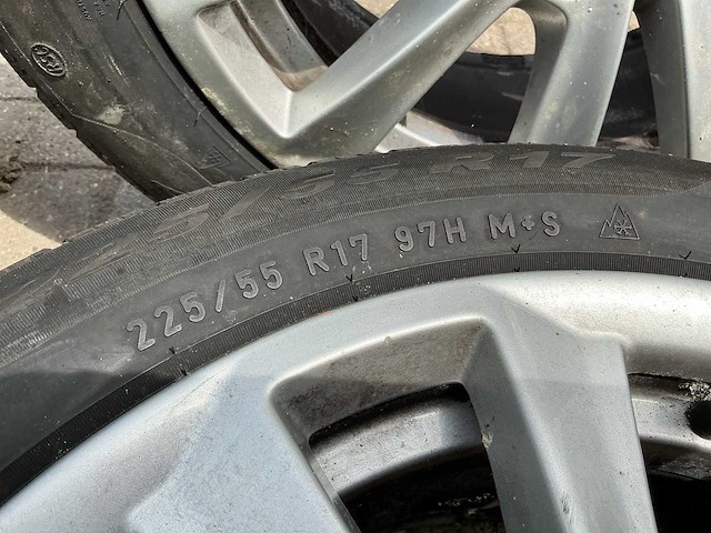 Bmw 17” velg met pirelli band - 225/55 r17 (4x) - afbeelding 4 van  7