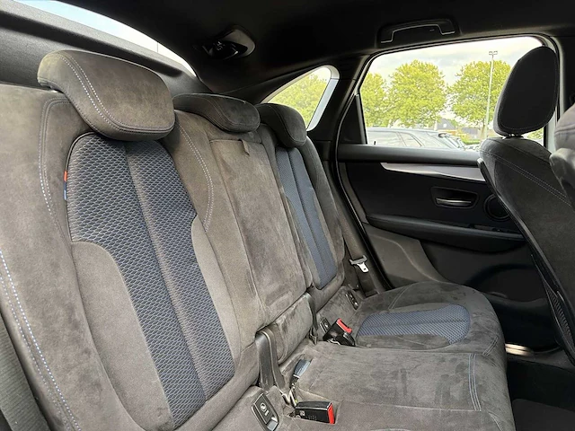 Bmw 2-serie active tourer 218i centennial executive | nd-742-v - afbeelding 17 van  30