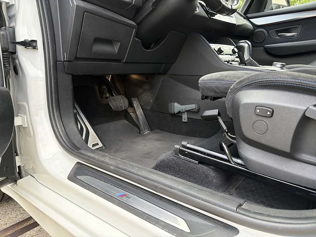 Bmw 2-serie active tourer 218i centennial executive | nd-742-v - afbeelding 27 van  30