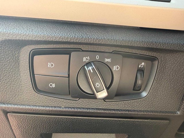 Bmw 2-serie cabrio 220i | z-490-hz i - afbeelding 13 van  24