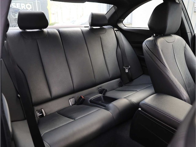 Bmw 2-serie coupé m235i centennial high executive 322pk automaat 2017, p-377-zn - afbeelding 19 van  34