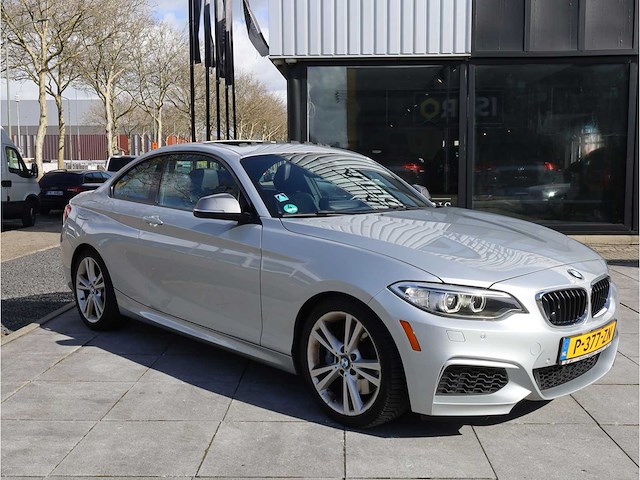 Bmw 2-serie coupé m235i centennial high executive 322pk automaat 2017, p-377-zn - afbeelding 32 van  34