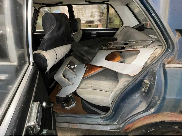 Bmw 2500 personenauto - afbeelding 9 van  31