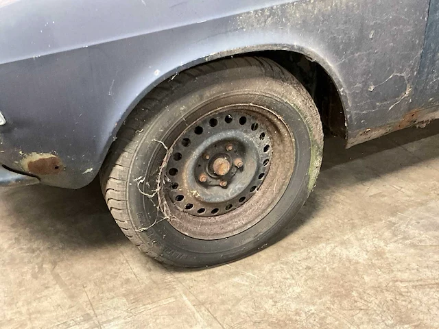 Bmw 2500 personenauto - afbeelding 20 van  31