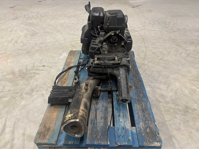 Bmw 3 cilinder 750cc benzinemotor - afbeelding 7 van  12