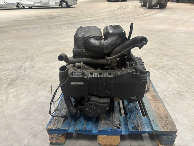 Bmw 3 cilinder 750cc benzinemotor - afbeelding 9 van  12