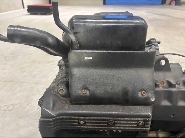 Bmw 3 cilinder 750cc benzinemotor - afbeelding 11 van  12