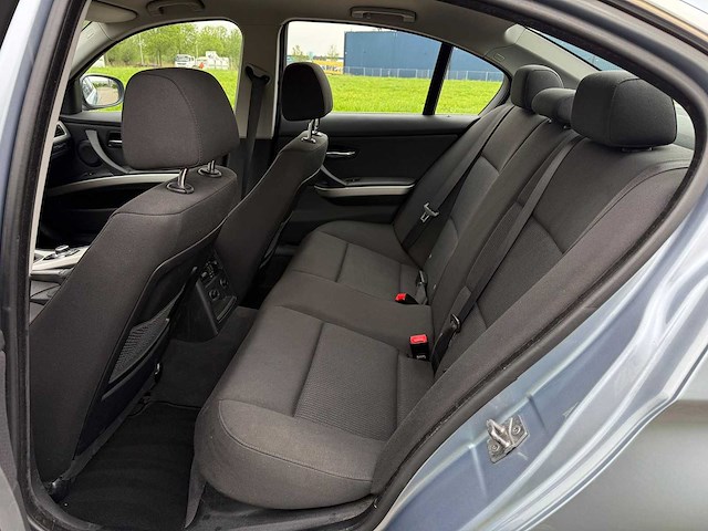 Bmw 3-serie 320i business line ; 81-lst-6 - afbeelding 17 van  20