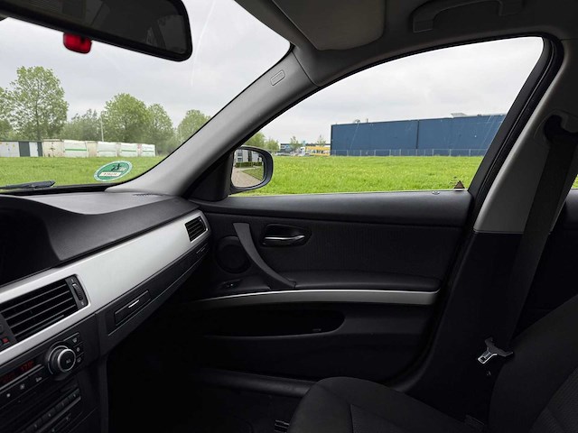 Bmw 3-serie 320i business line ; 81-lst-6 - afbeelding 6 van  19
