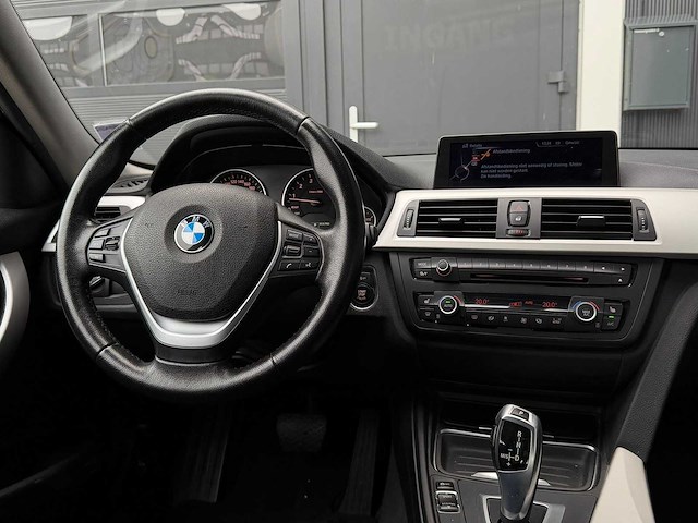 Bmw 3-serie 320i ede high exec 2013 | 1-kjf-64 iaw - afbeelding 18 van  27