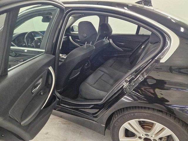 Bmw 3-serie 320i efficientdynamics edition executive; 1-kvg-66 - afbeelding 12 van  17
