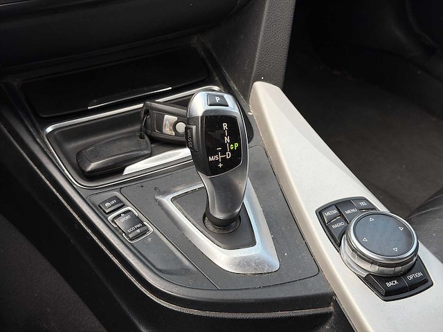 Bmw 3-serie 320i high executive | 4-txx-05 i - afbeelding 12 van  24