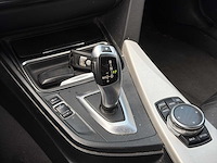 Bmw 3-serie 320i high executive | 4-txx-05 i - afbeelding 12 van  24