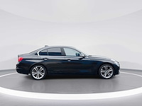 Bmw 3-serie 320i high executive | 4-txx-05 i - afbeelding 18 van  24