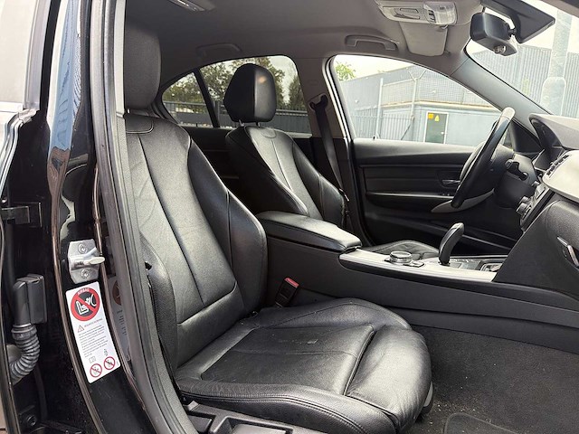 Bmw 3-serie 320i high executive | 4-txx-05 i - afbeelding 19 van  24