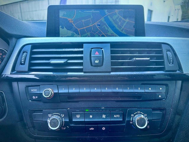 Bmw 3-serie 320i high executive; 88-xkj-4 - afbeelding 7 van  19