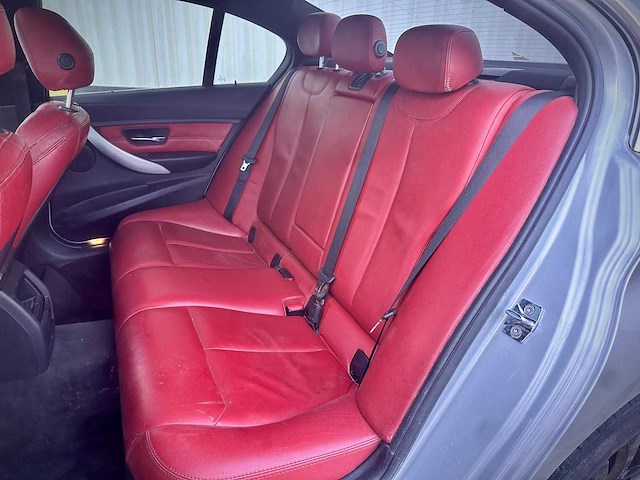 Bmw 3-serie 320i high executive; 88-xkj-4 - afbeelding 16 van  19