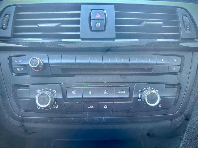 Bmw 3-serie 320i high executive; 88-xkj-4 - afbeelding 6 van  19