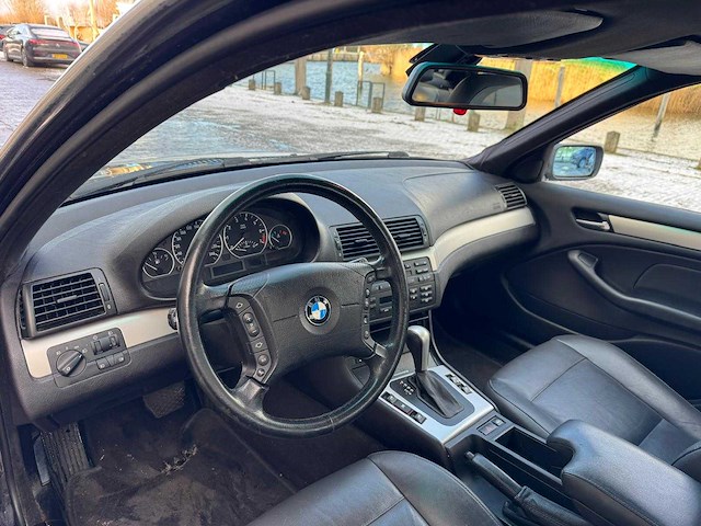 Bmw 3-serie 320i special edition automaat 13-pv-vz - afbeelding 3 van  22