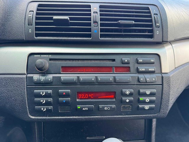 Bmw 3-serie 320i special edition automaat 13-pv-vz - afbeelding 20 van  22