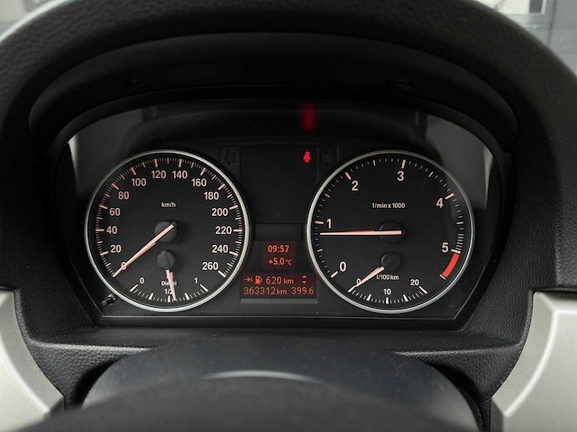 Bmw 3-serie touring 318d corp. l. lux l. 2012 | gb-110-l iaw - afbeelding 2 van  32