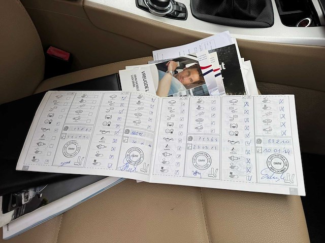 Bmw 3-serie touring 318d corp. l. lux l. 2012 | gb-110-l iaw - afbeelding 26 van  32