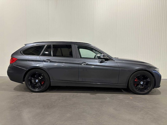 Bmw 3-serie touring 318d upgrade edition kp-516-b - afbeelding 2 van  2