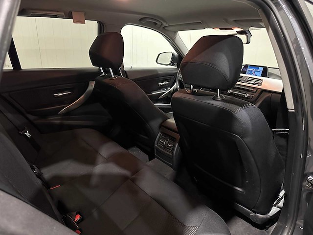 Bmw 3-serie touring 318d upgrade edition kp-516-b - afbeelding 4 van  25
