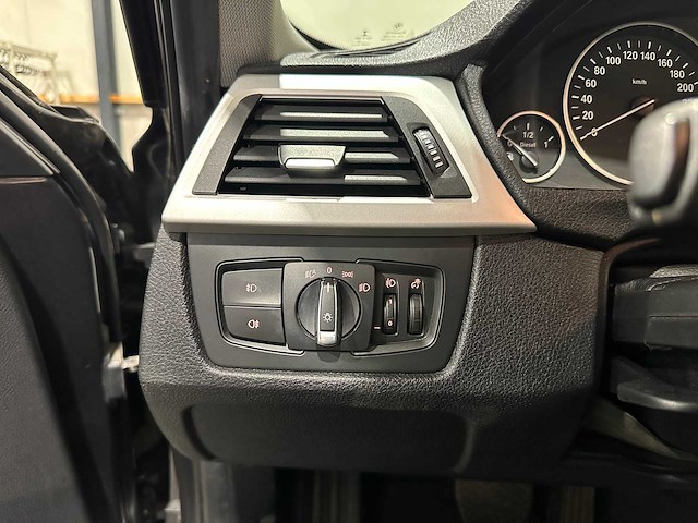 Bmw 3-serie touring 318d upgrade edition kp-516-b - afbeelding 6 van  25