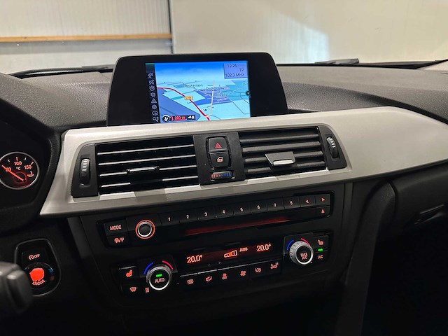 Bmw 3-serie touring 318d upgrade edition kp-516-b - afbeelding 8 van  25