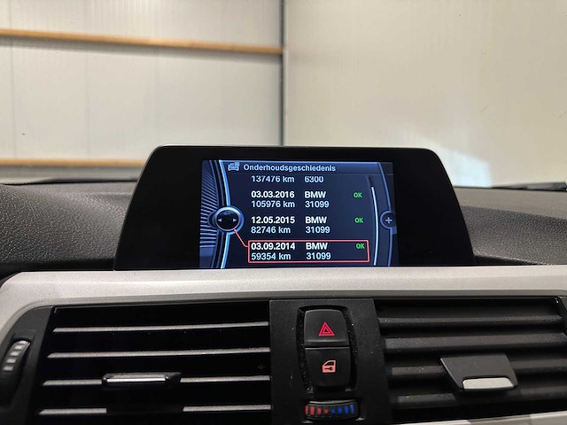 Bmw 3-serie touring 318d upgrade edition kp-516-b - afbeelding 14 van  25