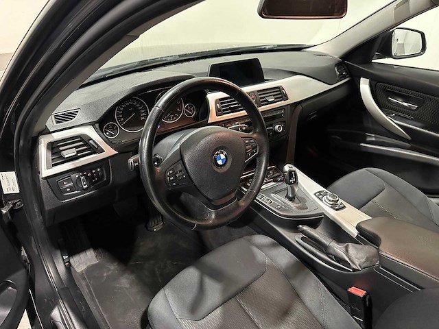 Bmw 3-serie touring 318d upgrade edition kp-516-b - afbeelding 25 van  25