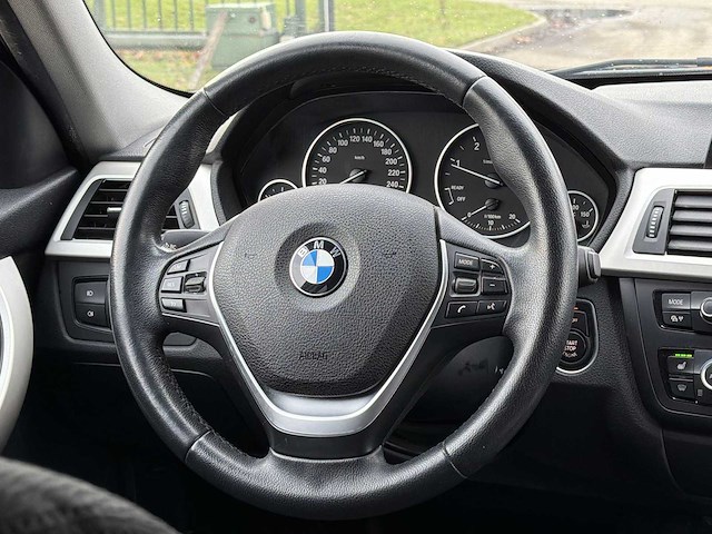 Bmw 3-serie touring 318d xdrive high executive 2014 | h-561-kx - afbeelding 6 van  31
