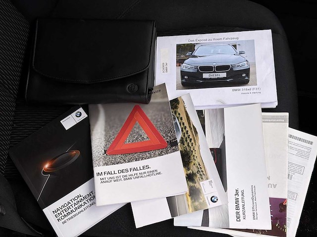 Bmw 3-serie touring 318d xdrive high executive 2014 | h-561-kx - afbeelding 24 van  31