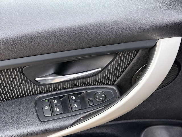 Bmw 3-serie touring 318d xdrive high executive 2014 | h-561-kx - afbeelding 30 van  31